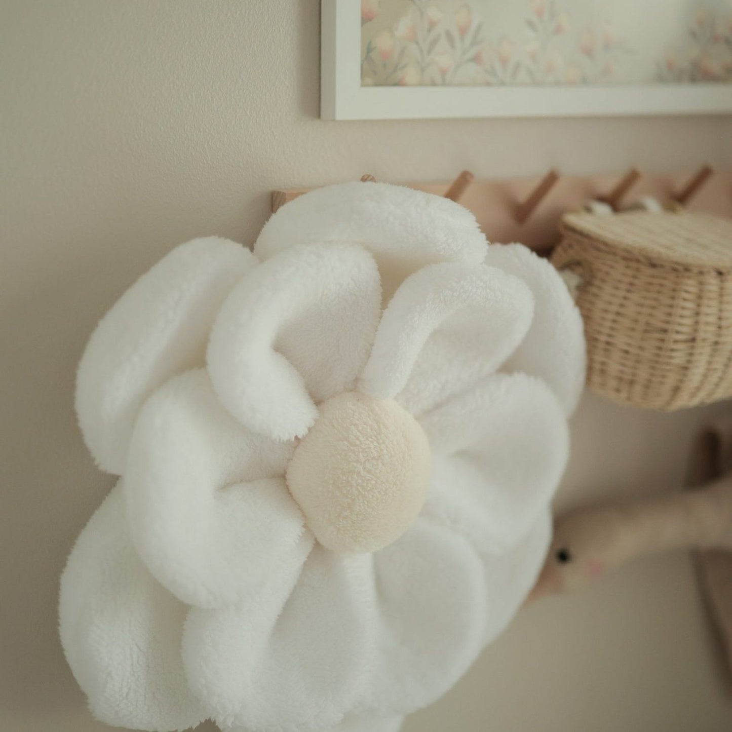 Sierkussen Teddy Flower' White & light beige