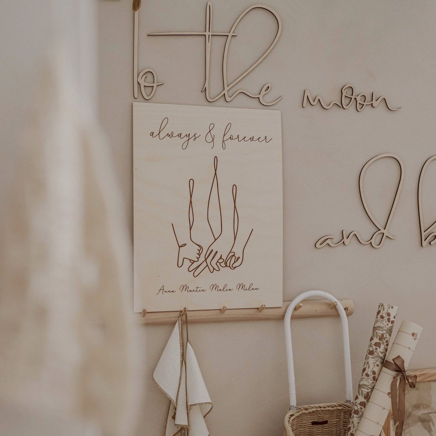 Houten Tekst 'To the moon and back'