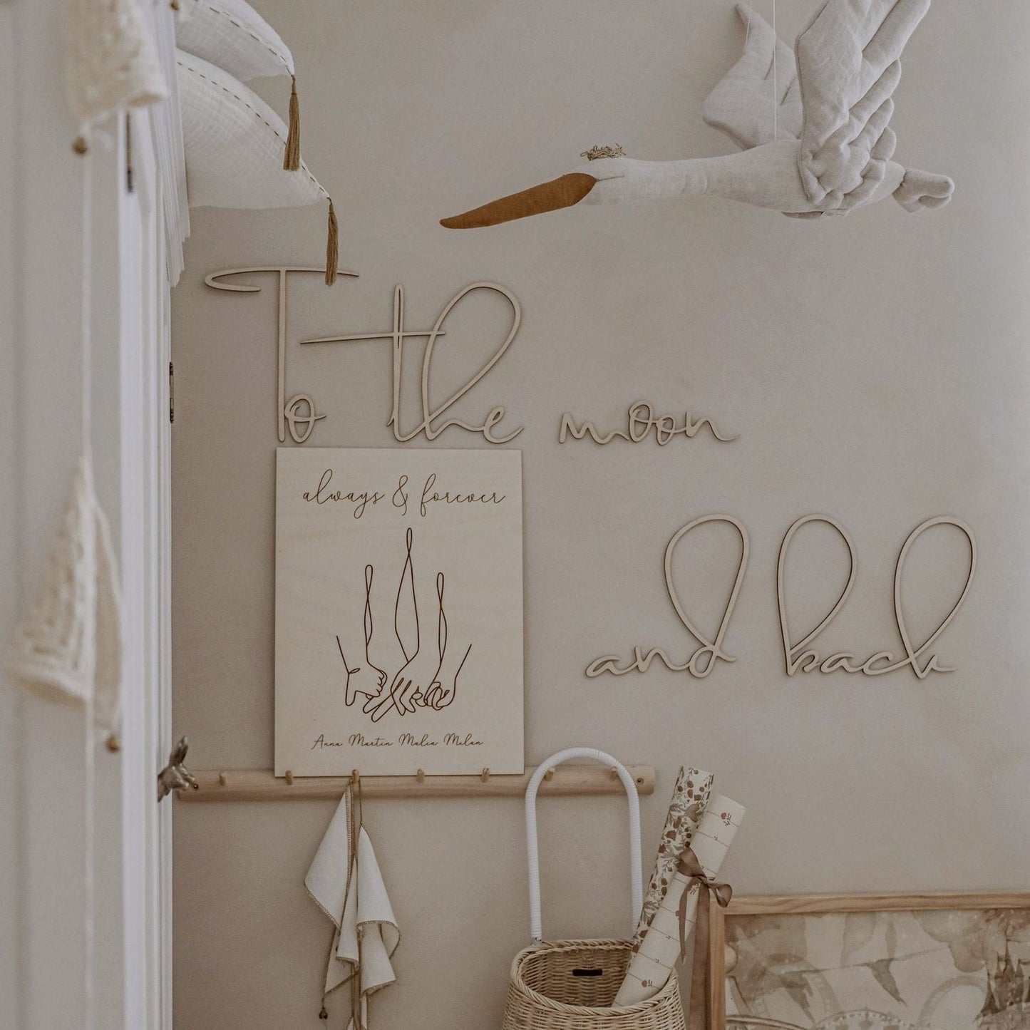 Houten Tekst 'To the moon and back'