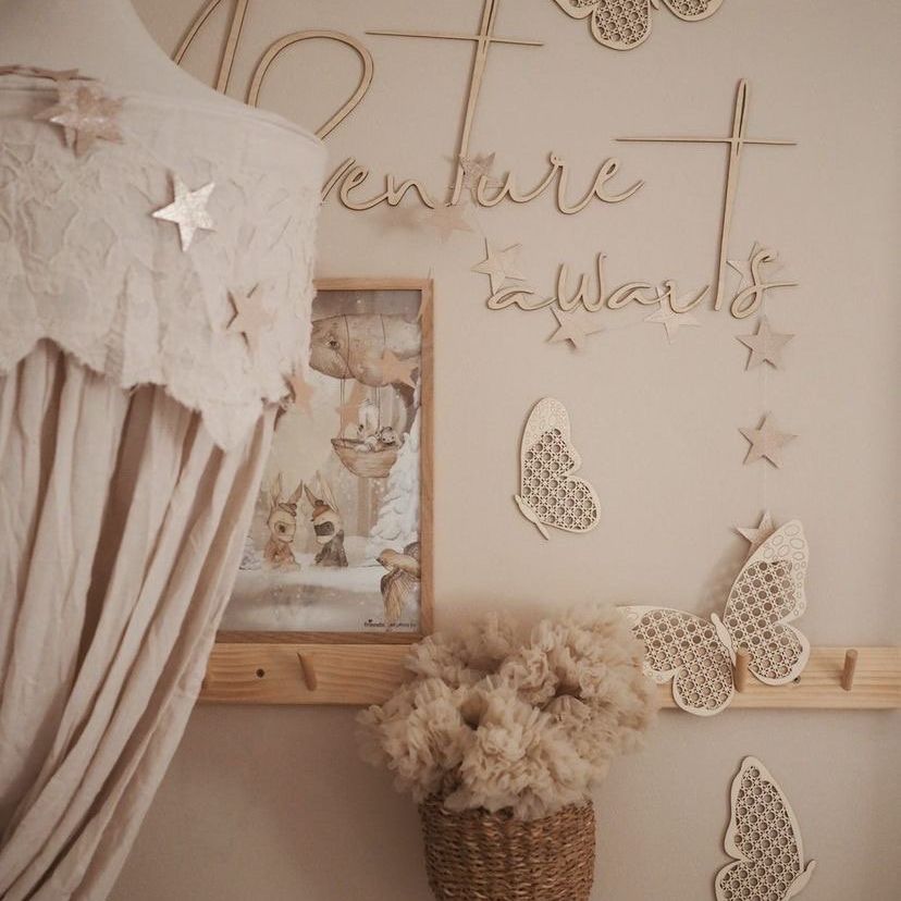 Texte en bois « L'aventure vous attend »