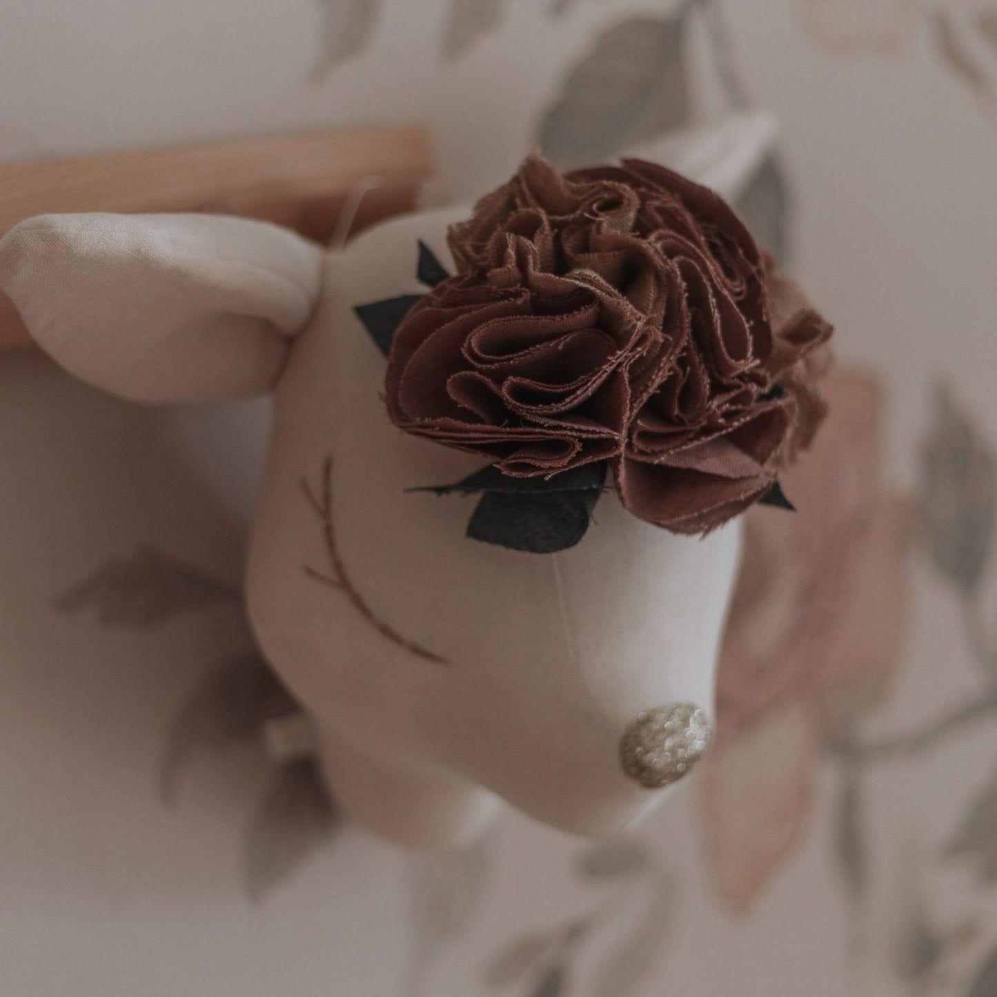 Cerf - Beige clair - Fleurs