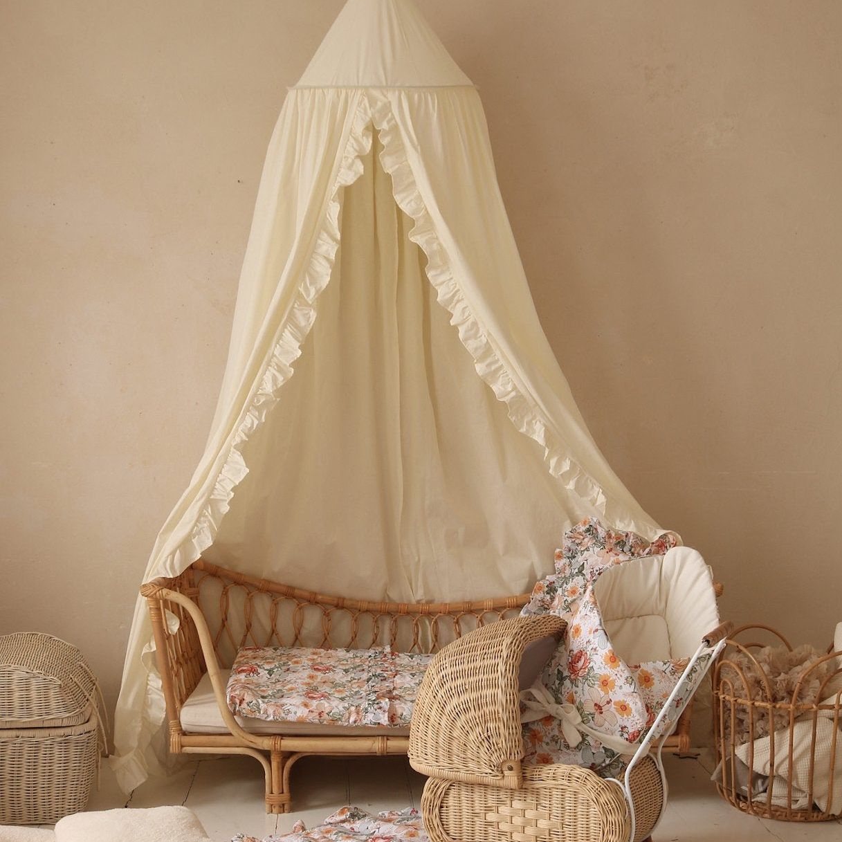 Bedhemel, ecru Ruffles"