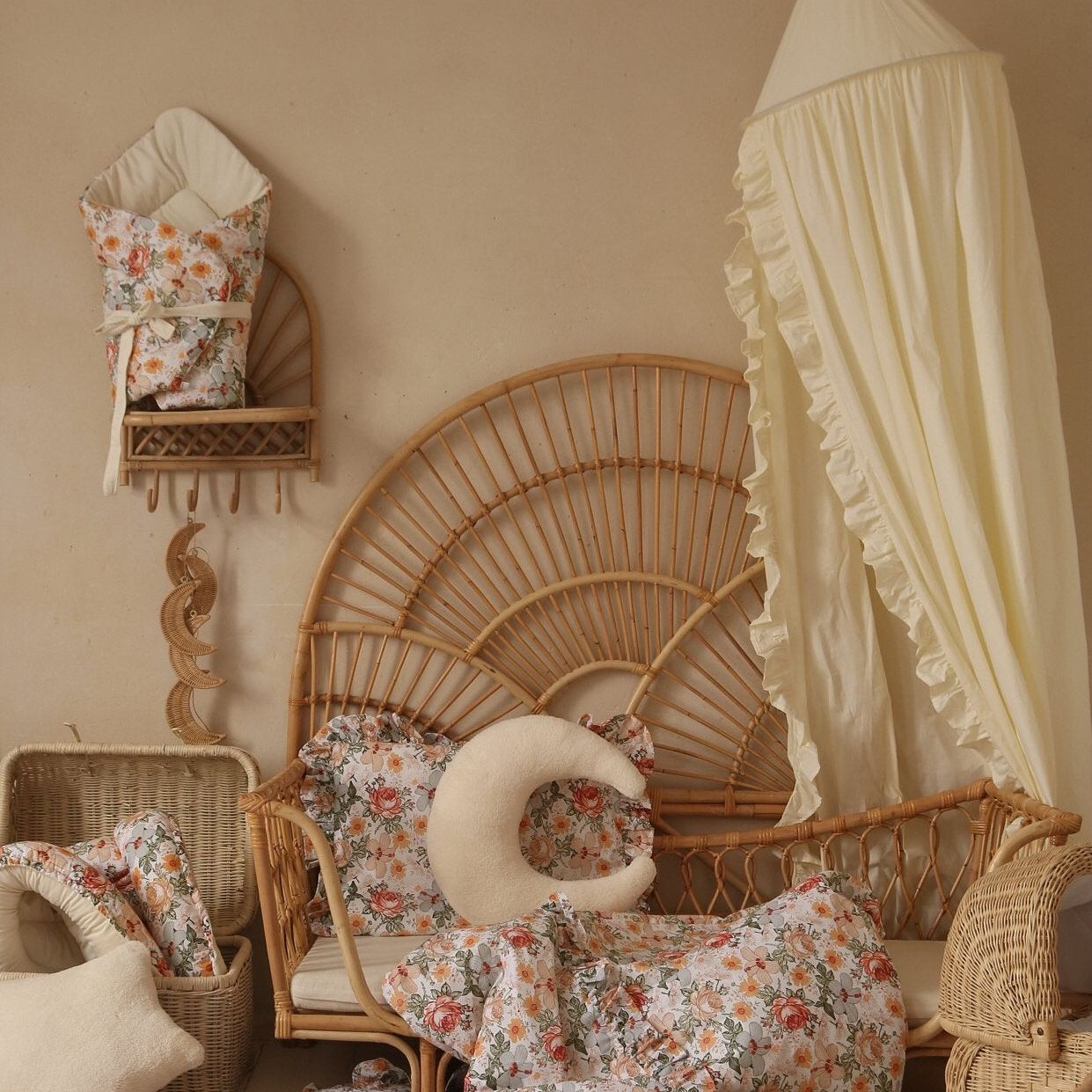 Bedhemel, ecru Ruffles"