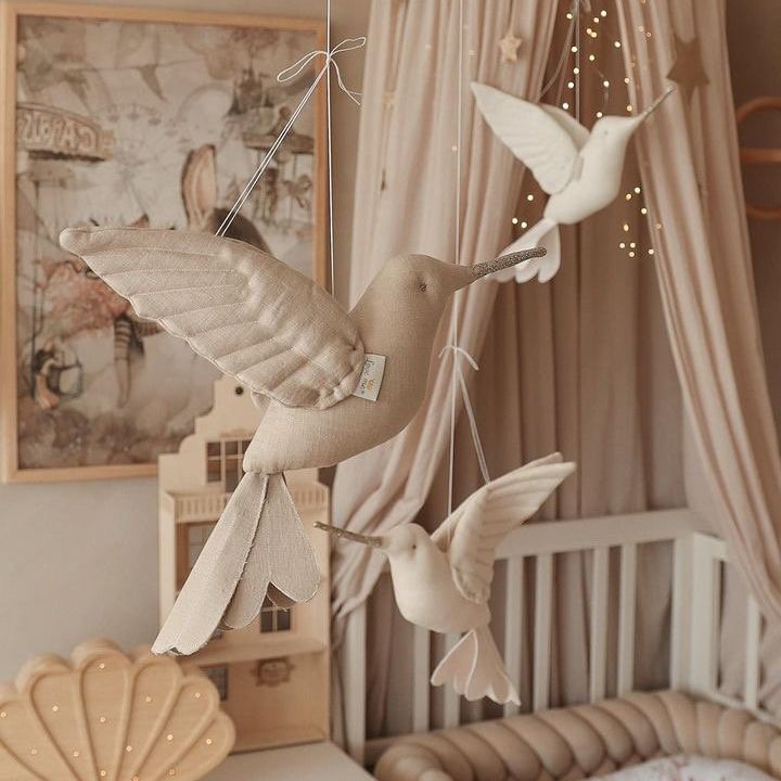 Hummingbird, Beige