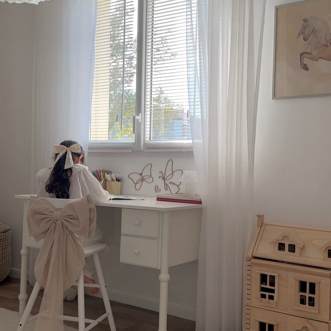 Bureau Babushka Blanc