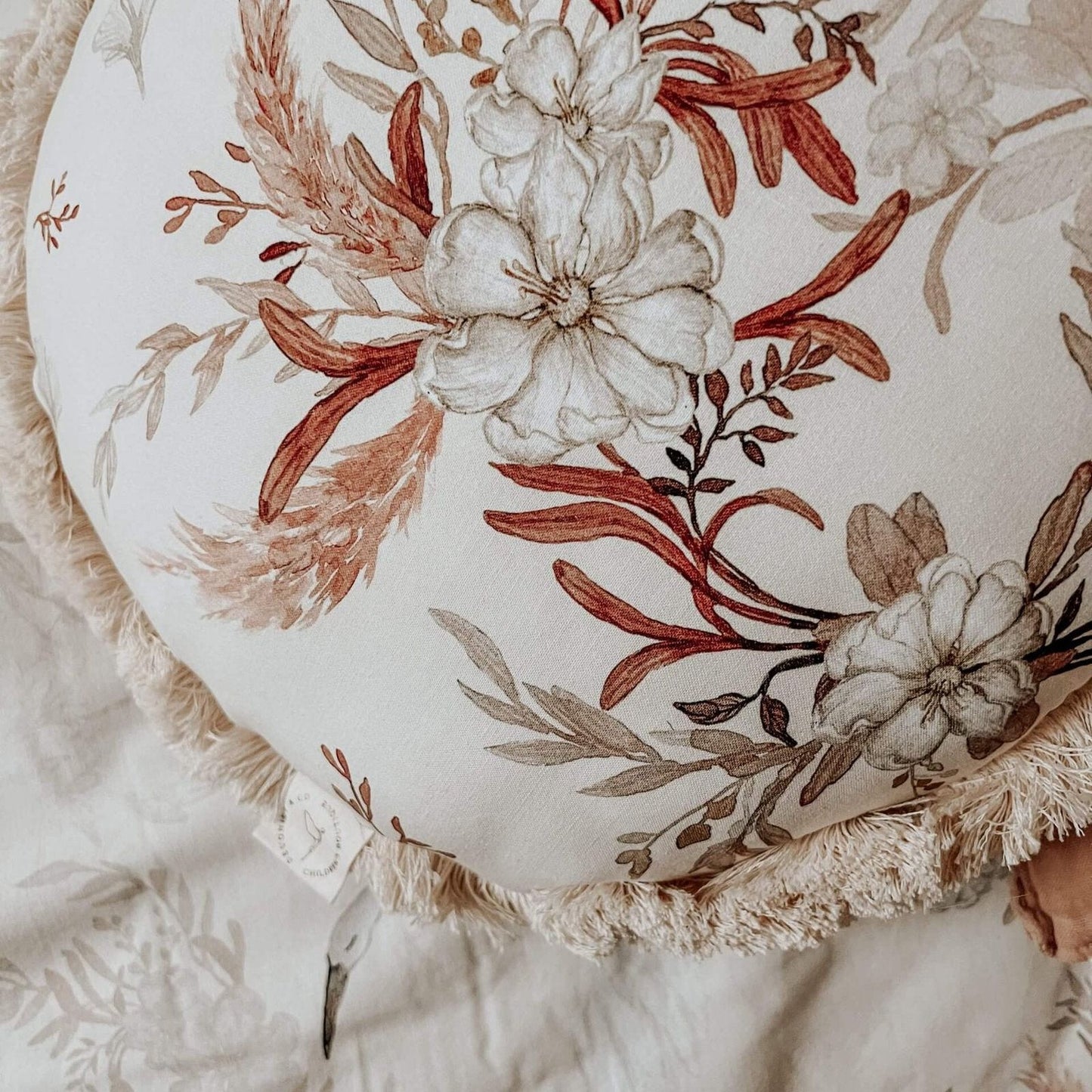 Rond sierkussen " Swan"
