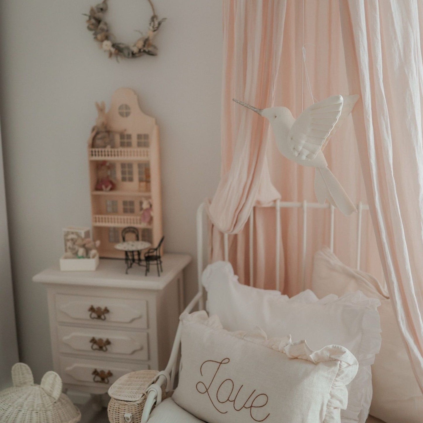 Juliette wall doll house