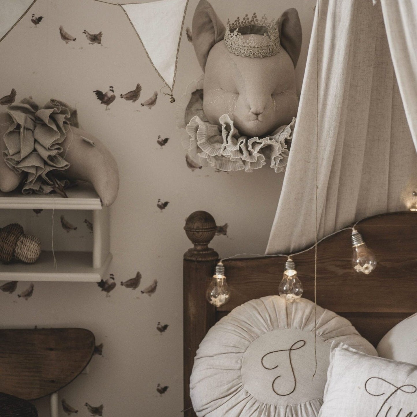 Kat-Beige-met kroon ' Louis'