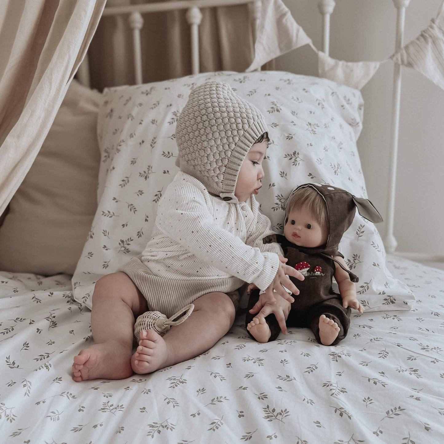 Leaves & White bedding set