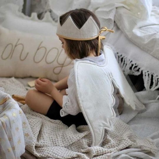 Linen set, wings and crown