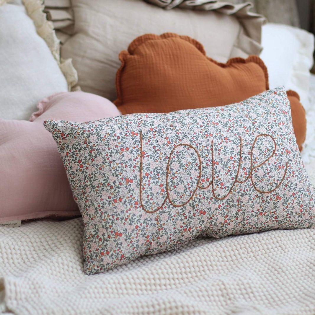 Coussin décoratif, édition limitée « Love »