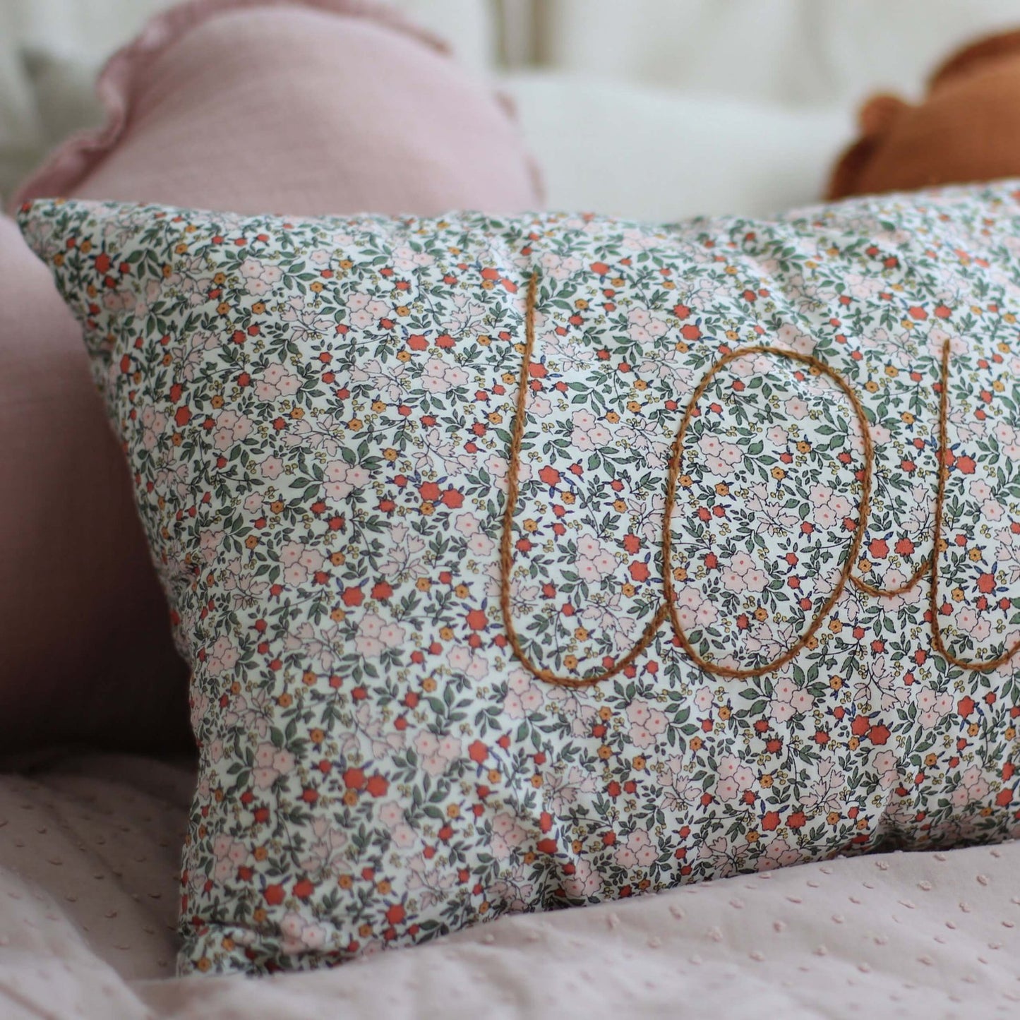 Coussin décoratif, édition limitée « Love »
