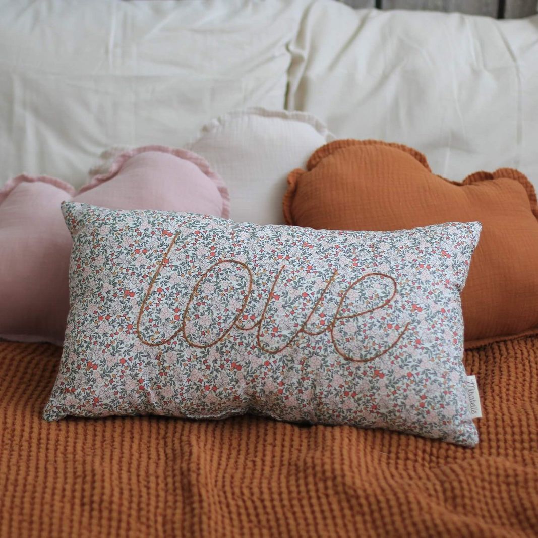 Coussin décoratif, édition limitée « Love »