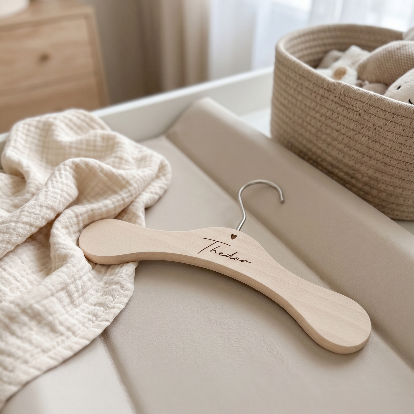 Kleding hanger with love