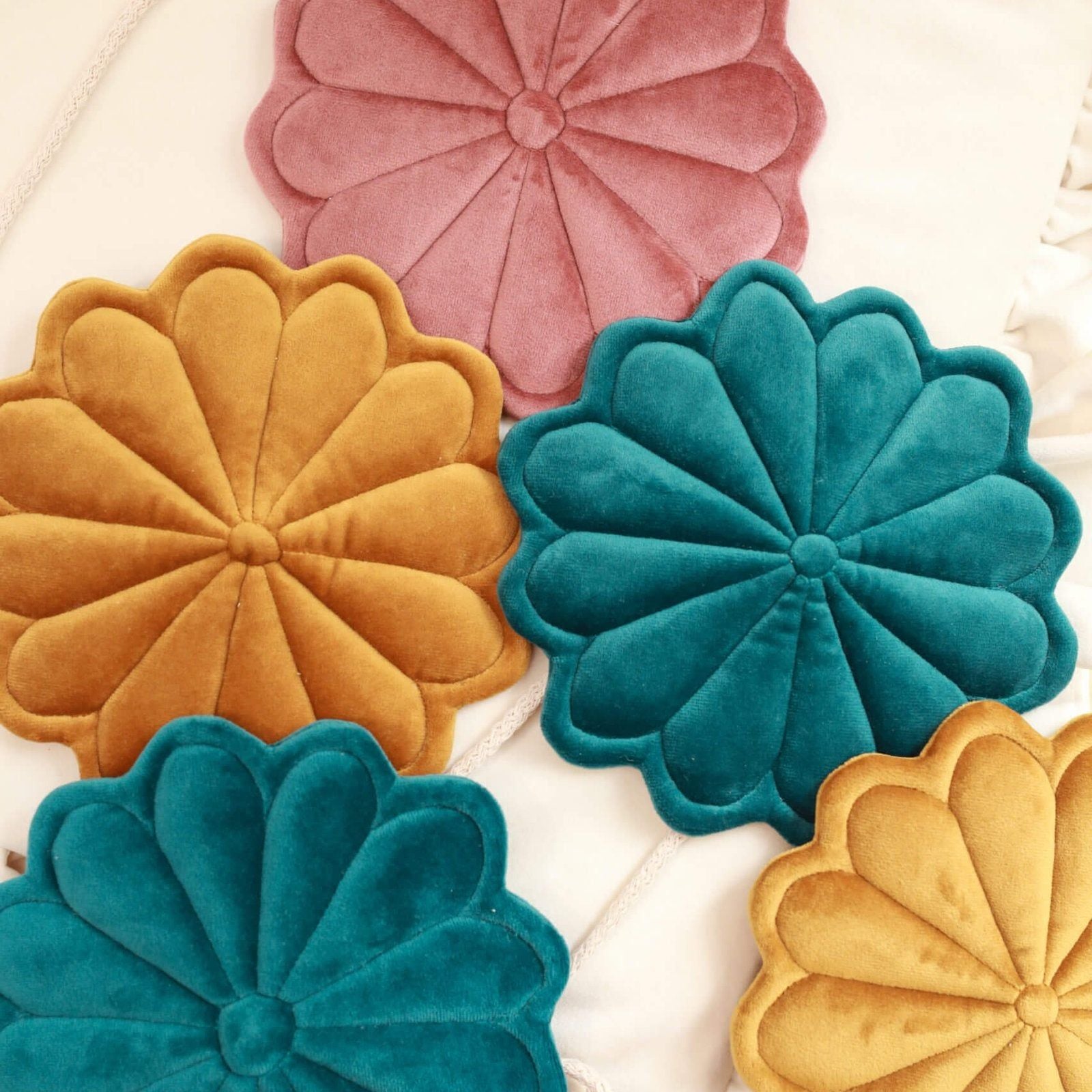 Slinger linnen bloemetjes kinderkamer