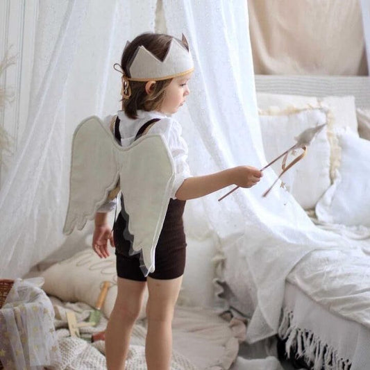 Linnen set, vleugels en kroon