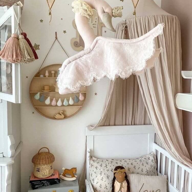Swan, Linen & Lace - Delicate Powder