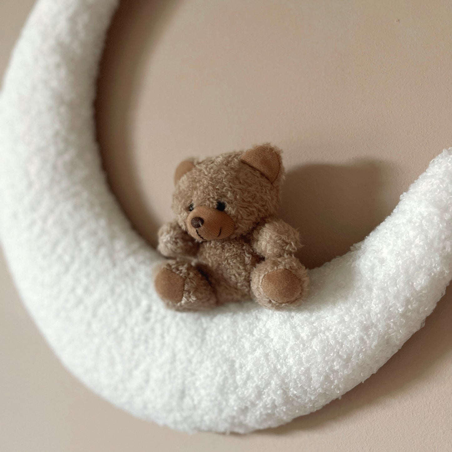 Lampe murale artisanale en boucle lune et ours en peluche