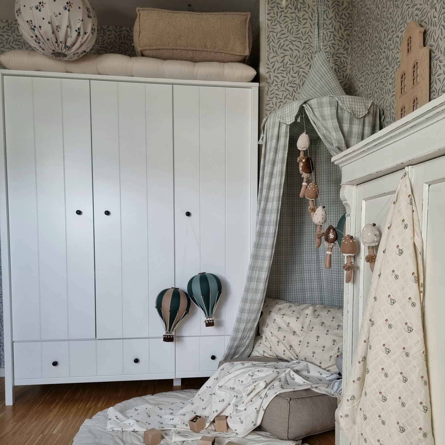 Wardrobe -three-door Aveline White