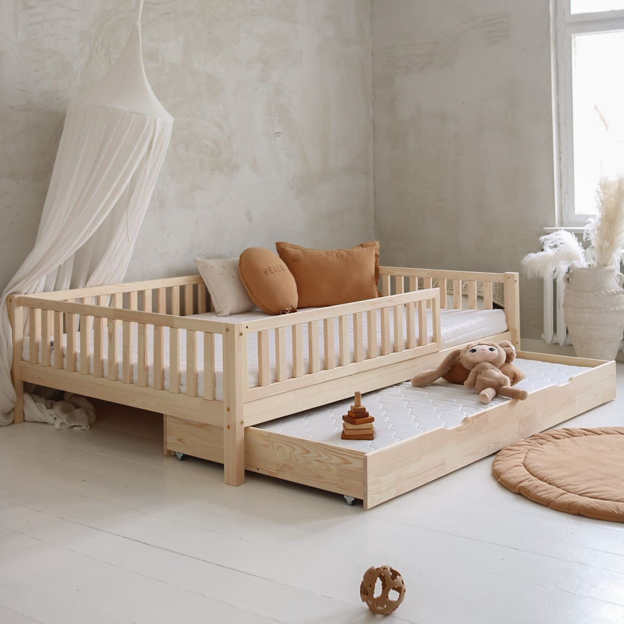 Lit Basic Bella Plus avec barrière 2/3 de longueur 220x140 -tiroir avec fonction couchage
