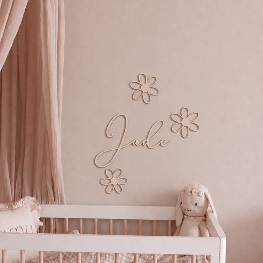 Décoration de prénom en bois avec des marguerites – Personnalisée
