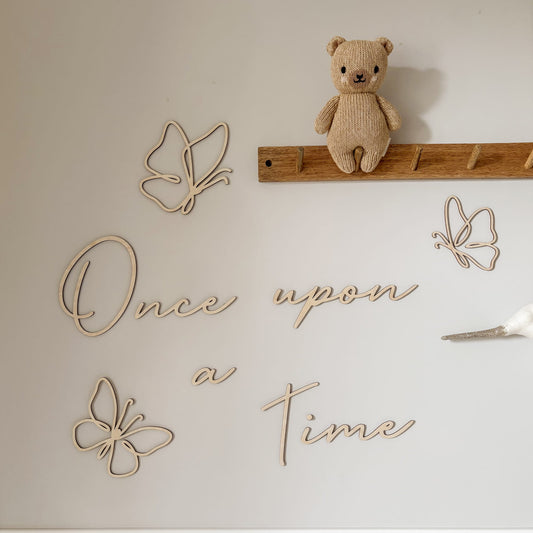 Houten muurdecoratie Once upon a time met vlinders