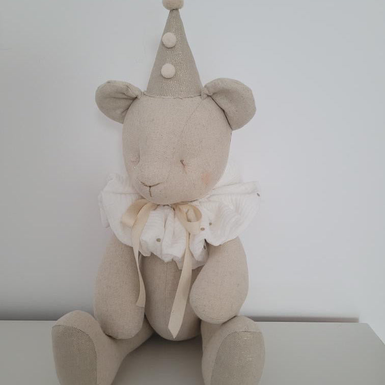 Pre-order Bear Hazel – Linen Edition