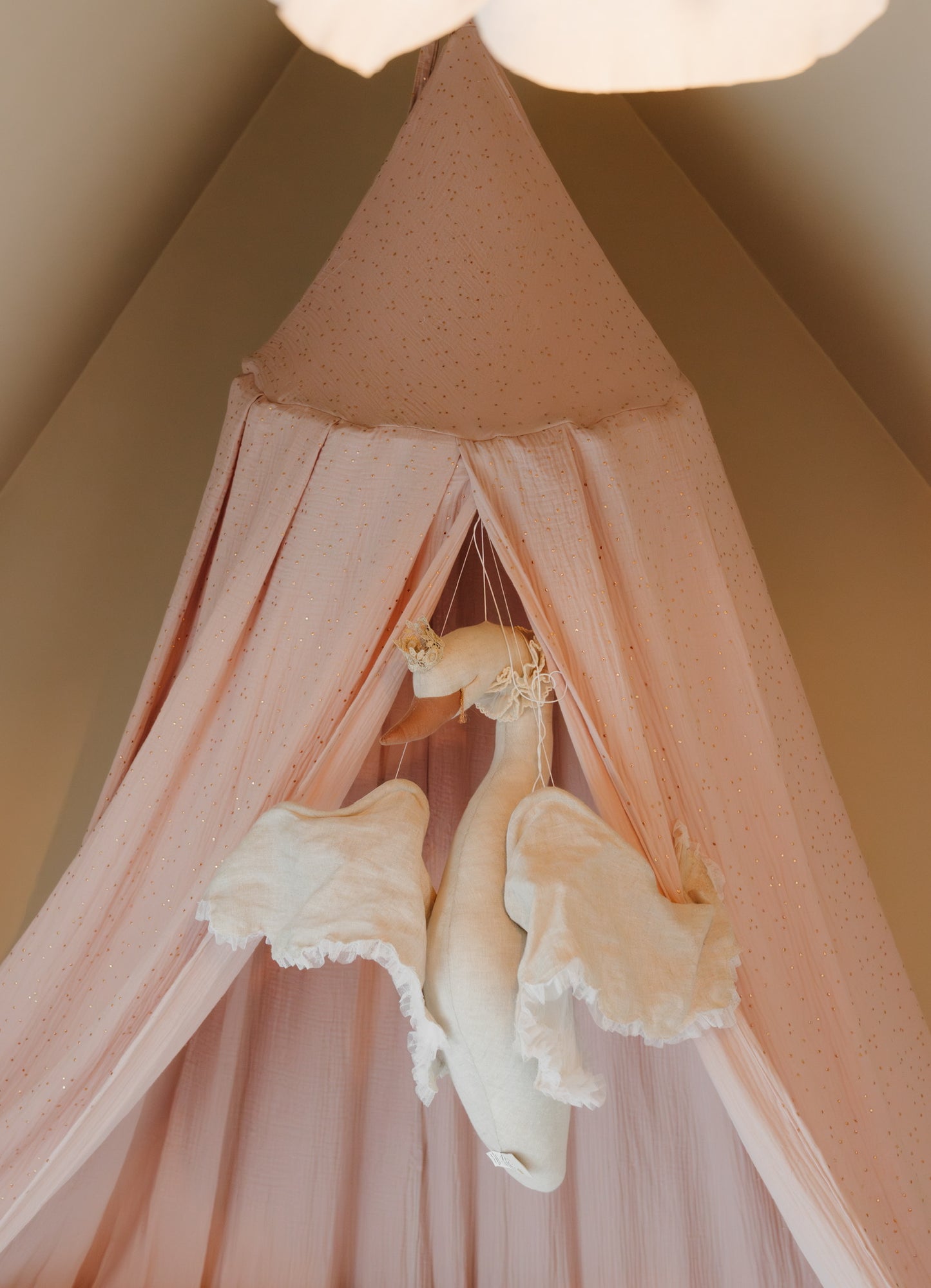 Swan, Linen &amp; Lace - Beige