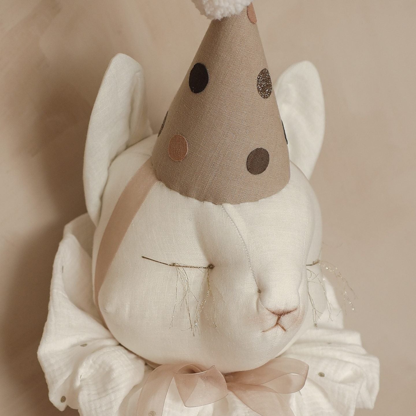 Cat-Cream-with-hat 'Daisy'