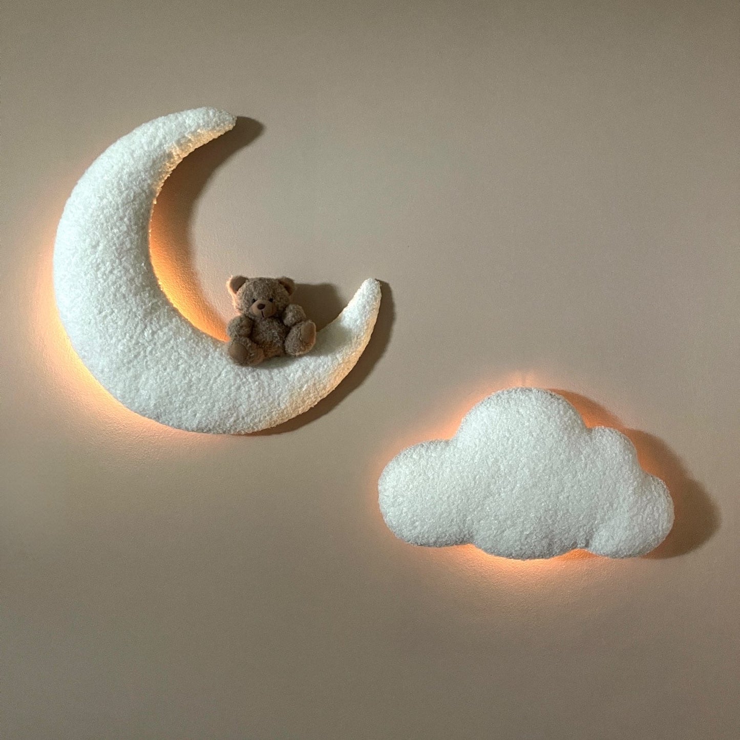 Lampe murale artisanale en boucle lune et ours en peluche