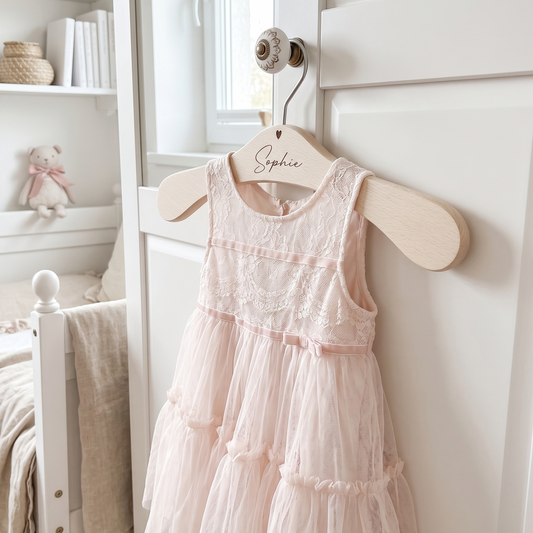 Kleding hanger with love