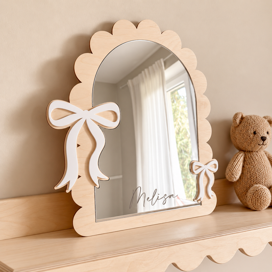 Houten spiegel met witte strikken -gepersonaliseerd