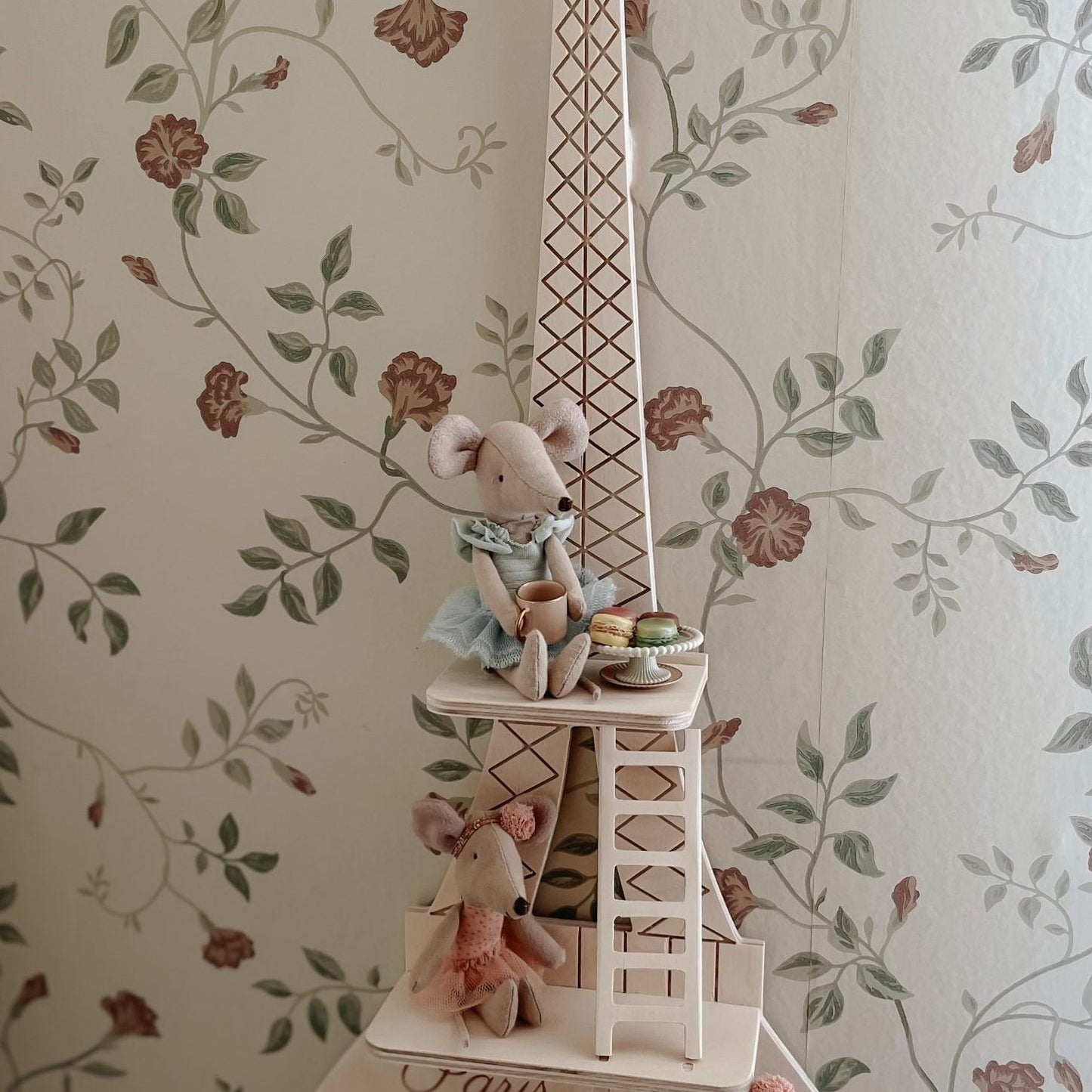 ' Let's go to Paris' Wandpoppenhuis- Exclusive!