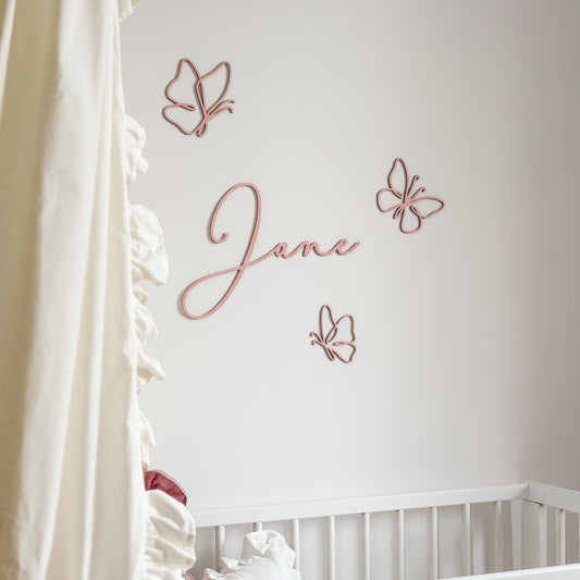 Houten naamdecoratie met vlinders Roze – Gepersonaliseerd